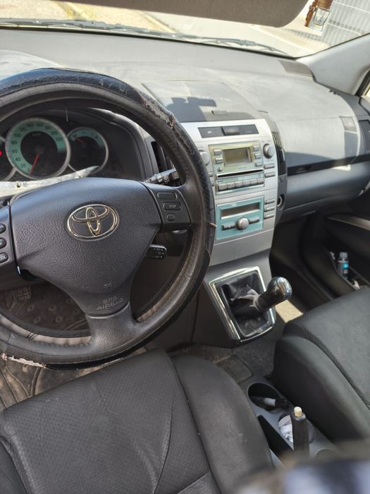 Toyota Corolla verso 7 lugares