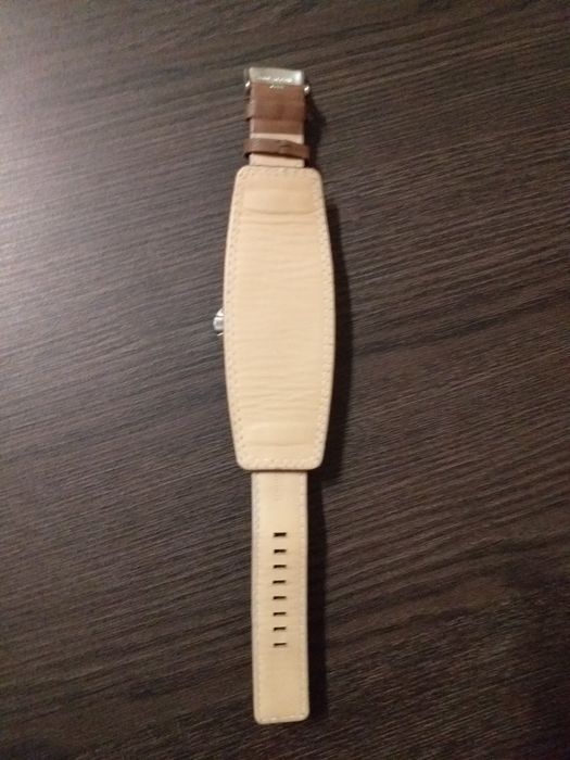 Relógio Albatross 10ATM water resistant stainless steel impecável,usado 1 vez,leva pilha nova,plástico de origem posterior,em mão veja zonas