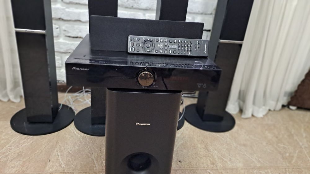 Музичній центр 5.1 DVD програвач.