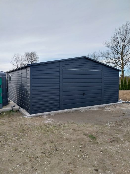 Garaż blaszany drewnopodobny nowoczesny wygląd