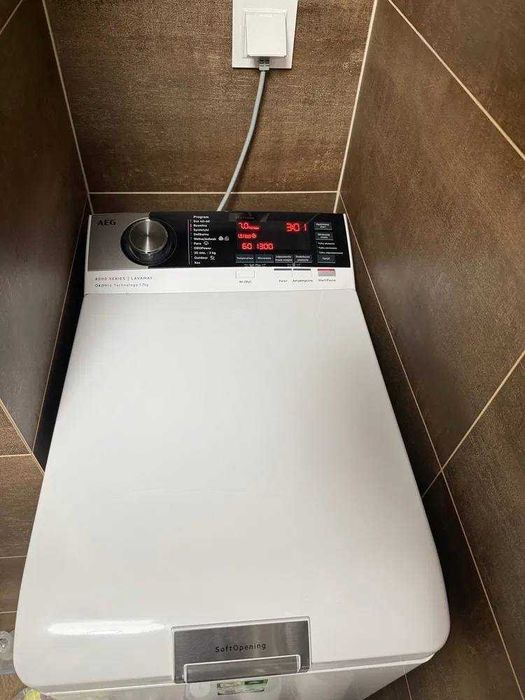 Вертикальна пральна машина AEG seria 8000 LTN8C373 Доставлю!