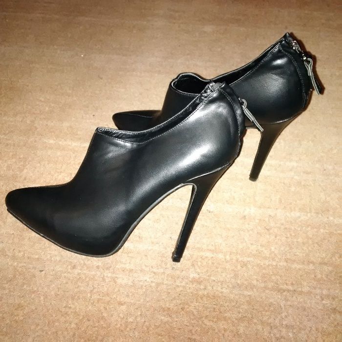 Туфли ботильоны острый носок, шпилька