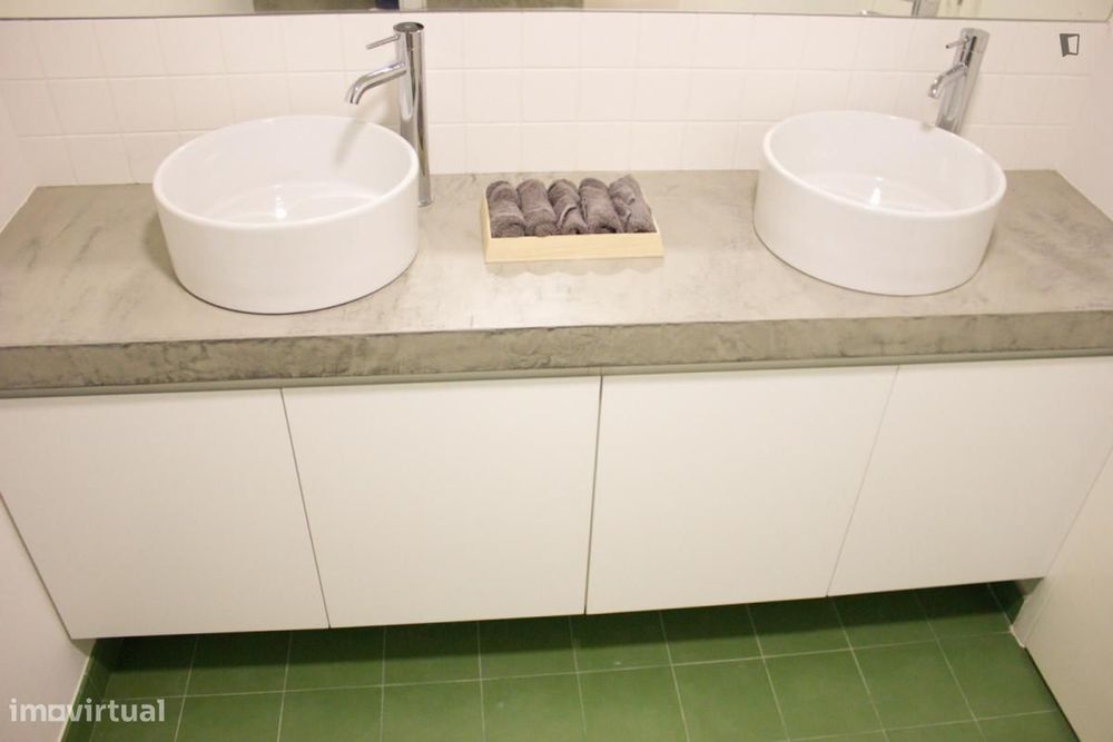 Quarto - localizado em Roma-Areeiro Lisbon