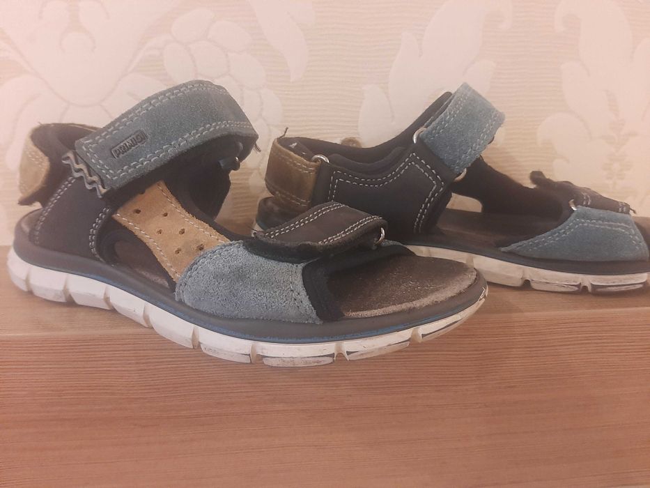 продам сандалі, босоніжки