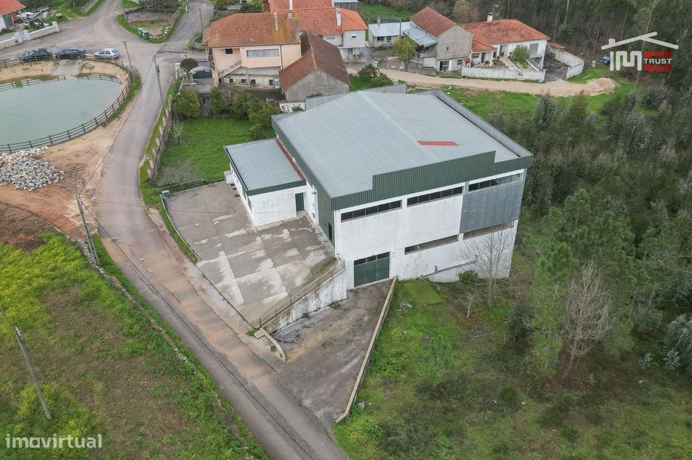 Pavilhão Para Actividade Industrial Cave E Res Do Chão Em Casal Dos...