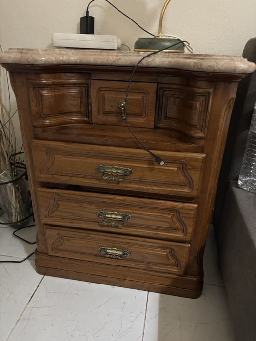 Cómoda e 2 mesinhas de cabeceira em madeira maciça e tampo em pedra mármore