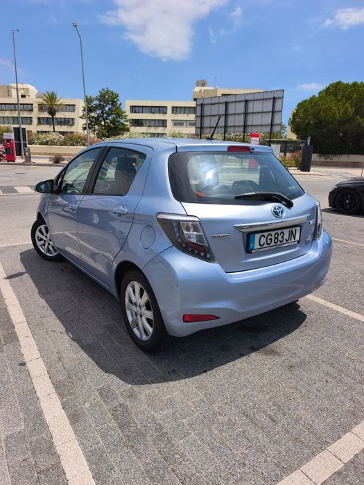 Disponível / Toyota Yaris 1.5 Híbrido Automático / Disponível