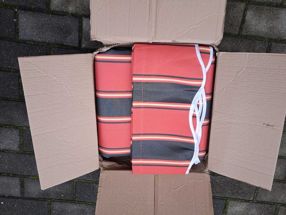 Tkanina do markizy czerwono czarna