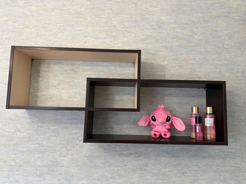 Полка на стіну в кімнату