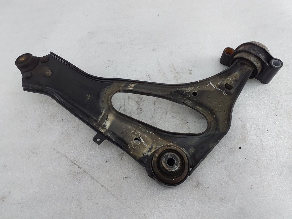 Braço de suspensão frente esquerdo MERCEDES-BENZ Vito (W447)