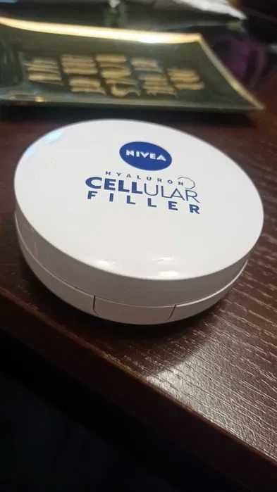 Krem podkład w poduszce z kwasem hialuronowym LUSTERKO Nivea Cellular