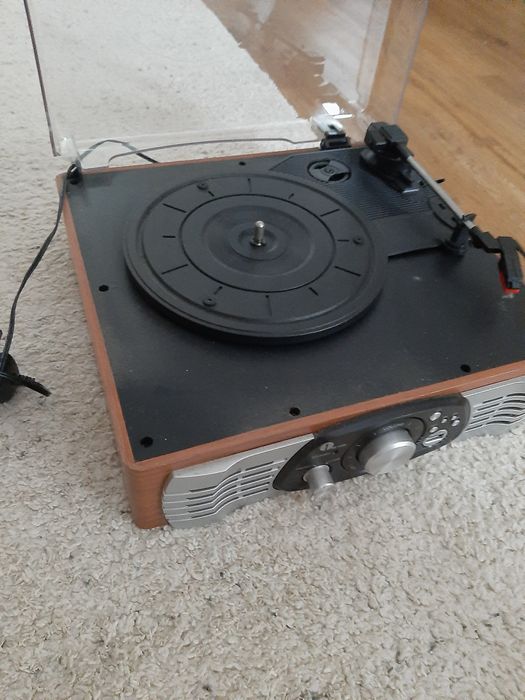 Gira-discos (som integrado)