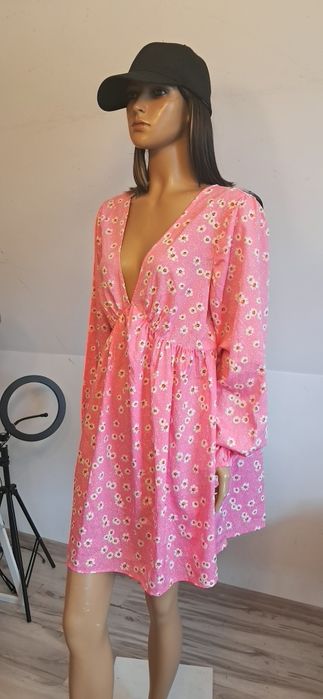 Sukienka różowa w białe kwiatki plus size