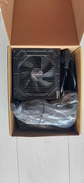 Блок живлення gigabyte p750gm