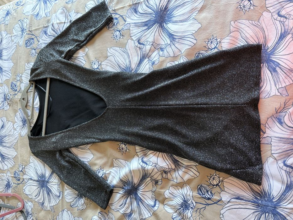 Vestido justo com brilhantes prata
