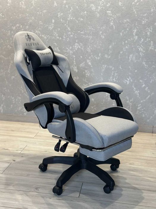 Крісло ігрове компютерне з тканини із подушками та підставкою під ноги