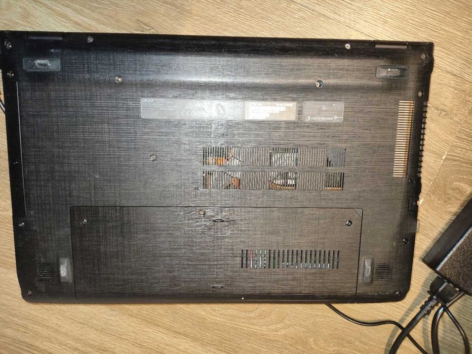 Acer E5-774g ekran 17,3"  Intel I5 6200U 12 GB RAM GTX950M  256GB SSD