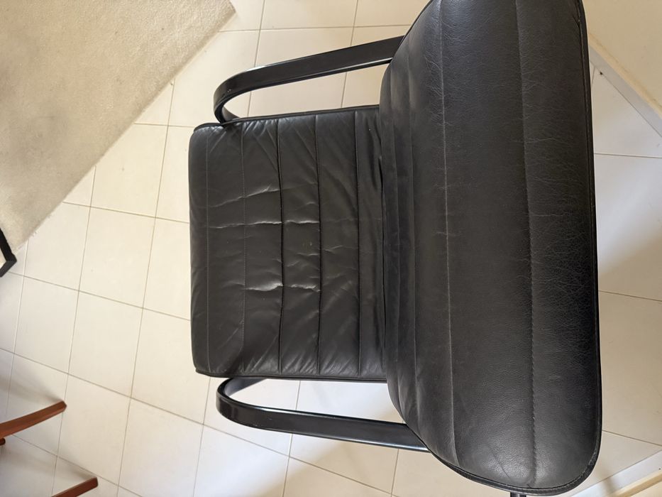 Cadeira preta escritorio