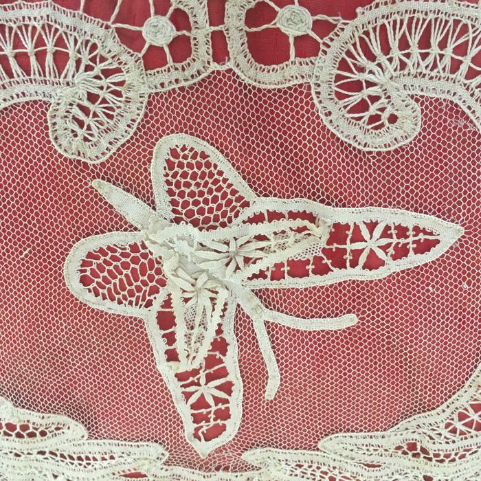 Almofada com borboleta bordada renda de bilros