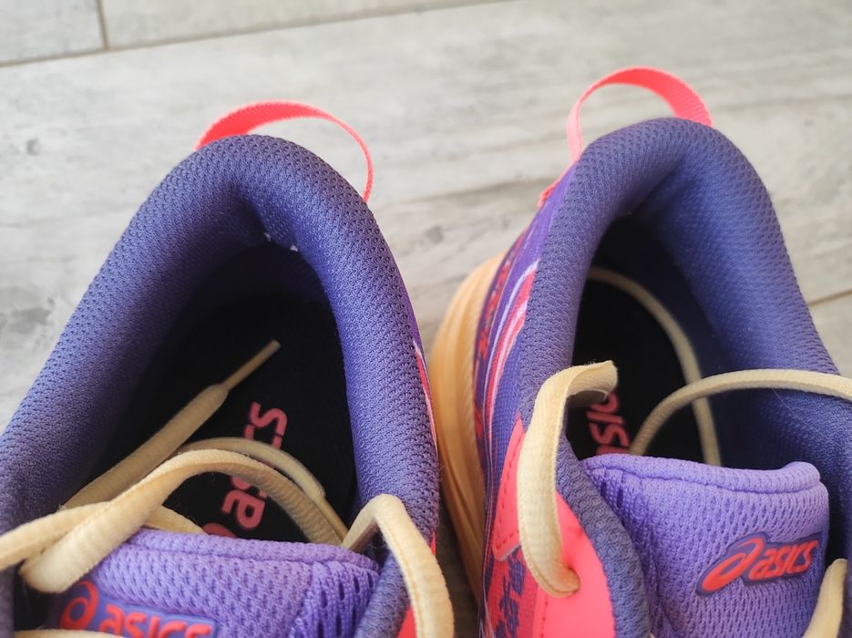 Жіночі кросівки ASICS