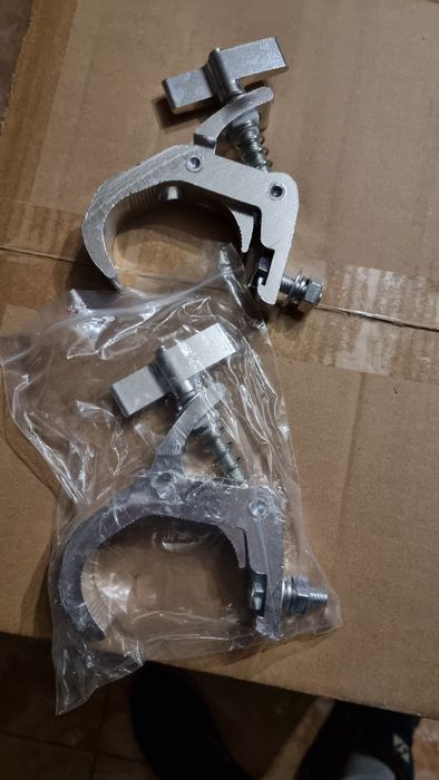 Garras de alumínio para iluminação