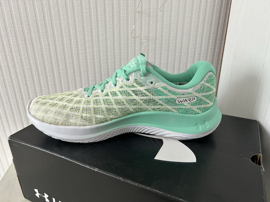Продам чоловічі майже нові кросівки Under Armour 28см