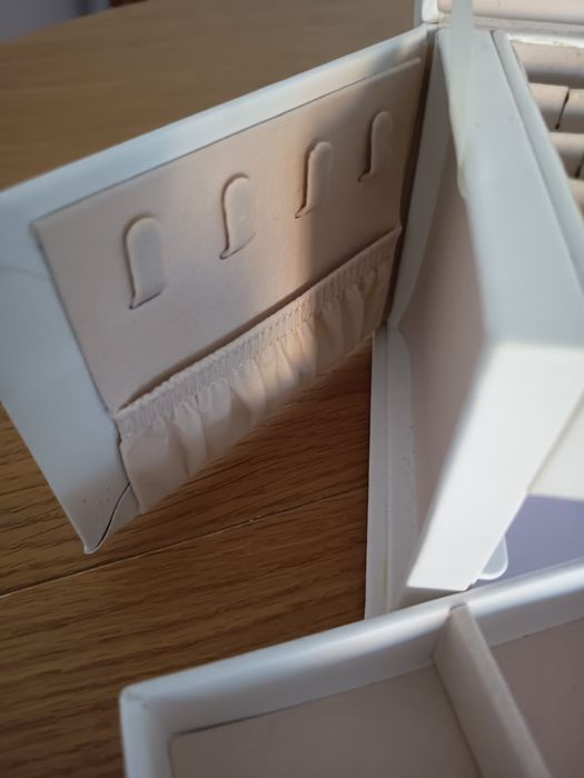 Guarda jóias branco