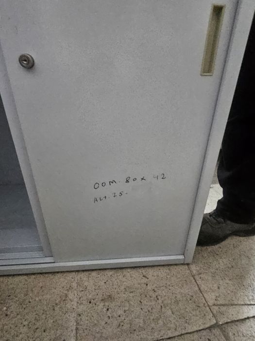 Armário de escritório metal