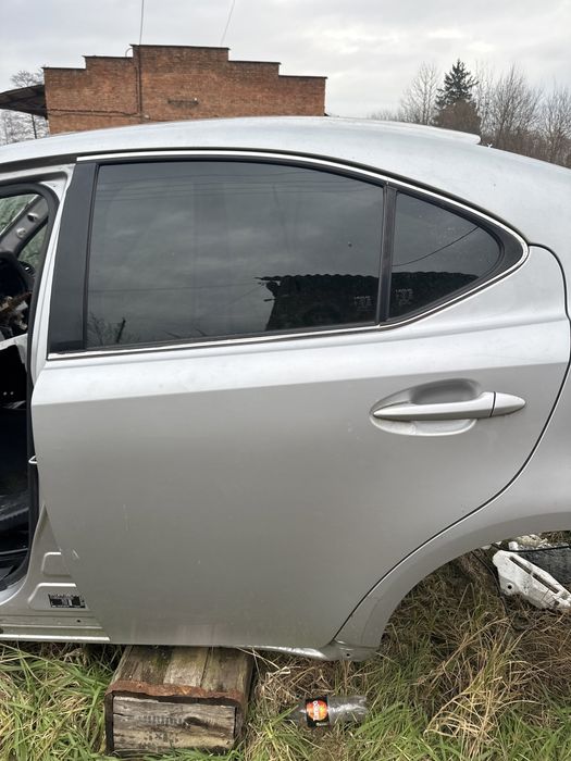Двері дверь Lexus IS XE2 05-13 Лексус іс