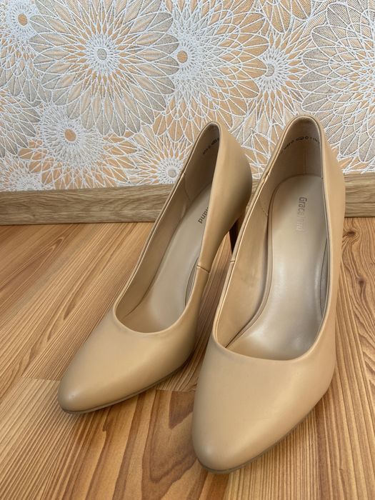 жіночі класичні туфлі Graceland