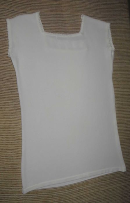 Camisola Pérola decote orlado croché e pérolas - Tam - M/L - Como Nova