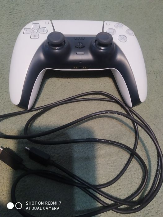 Play Station 5 z napędem jak nowe