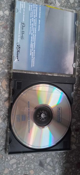 Myslovitz - Nieważne, Happiness, Miłość