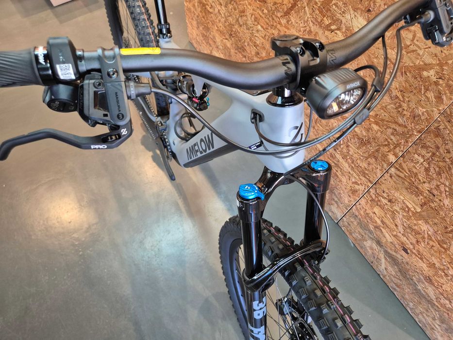 Bicicleta Enduro Eléctrica e-bike AMFLOW PR Carbon Pro 2027