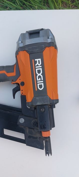 Нейлер.Пневмопістолет для будівництва каркасних будинків 50-90 мм.