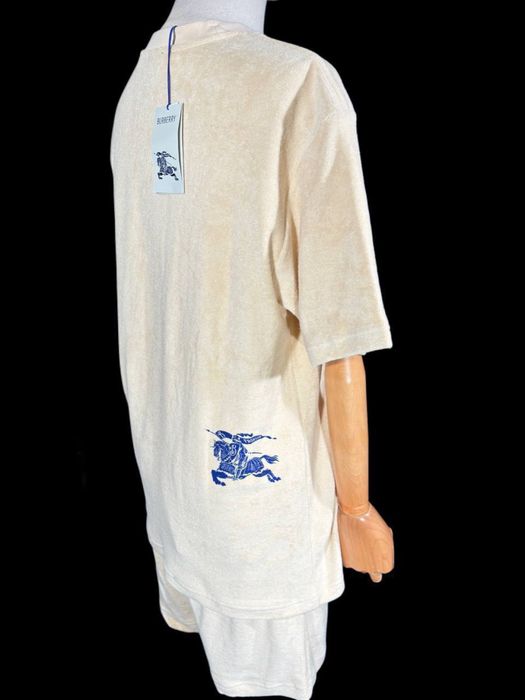 Чоловічий костюм burberry з шортами