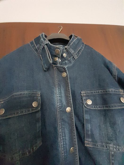 Damska kurtka jeansowa