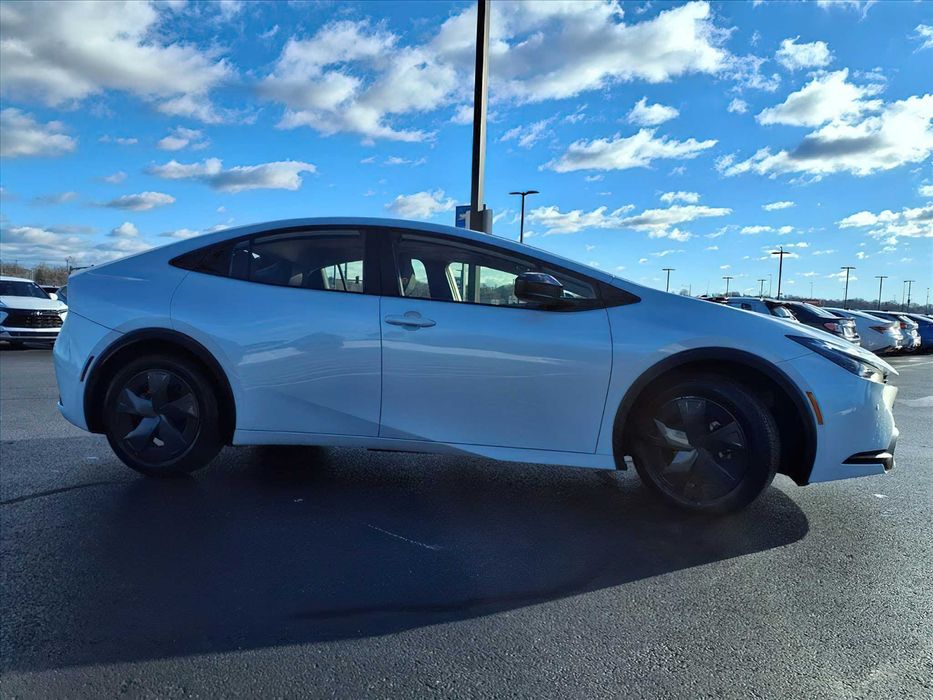 Toyota Prius      2025