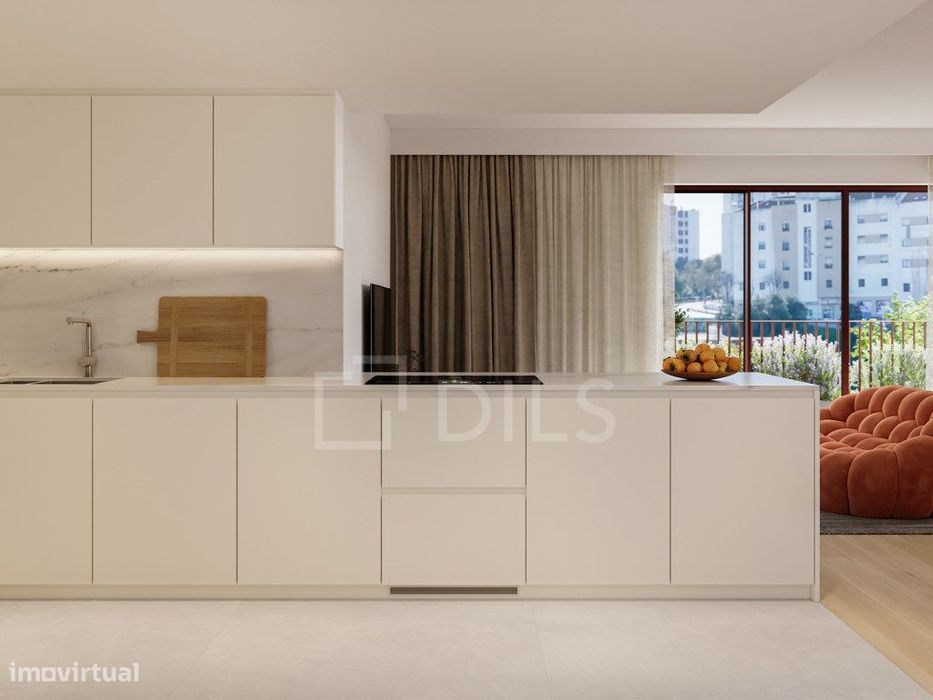 Apartamento T3 com varanda em Santo António dos Cavaleiros