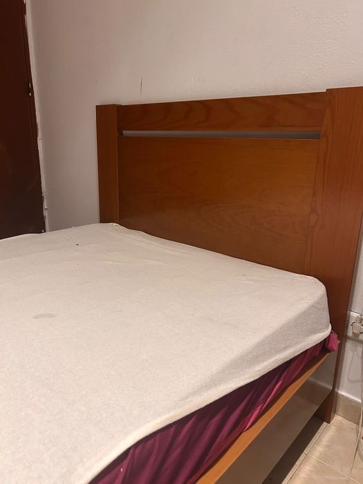 Cama de solteiro em muito bom estado