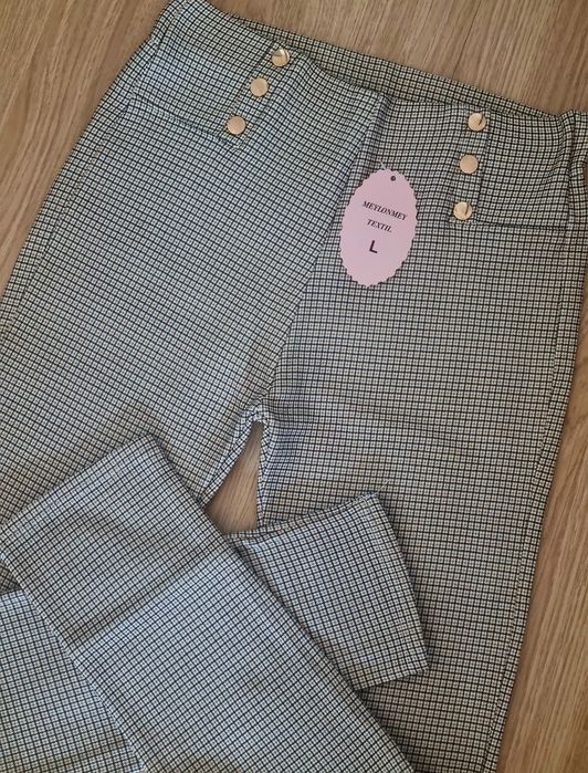 Calças/leggings, em tons de preto e castanho, todas forradas a pêlo. L