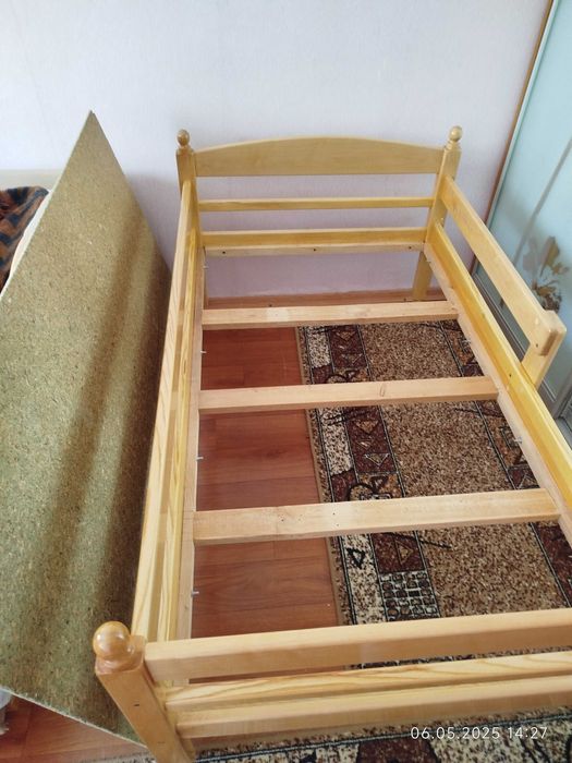 Продам дитяче ліжко, ручної роботи 150×90  (Тільки Самовивіз).