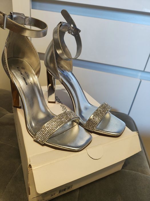 Srebrne sandałki elegamckie