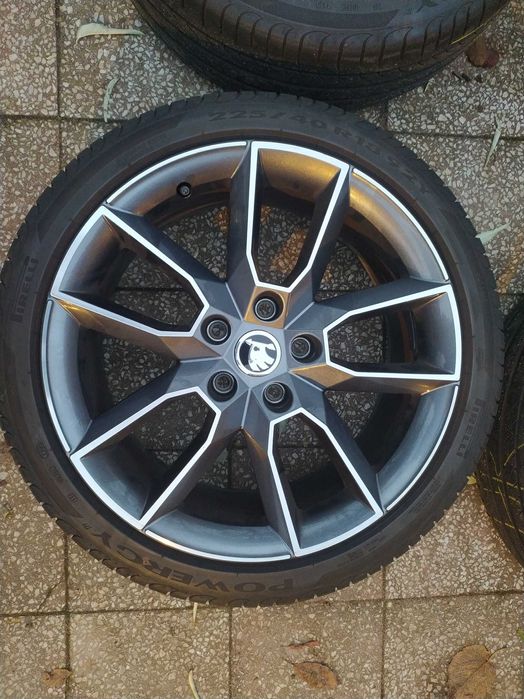 Oryginalne felgi Skoda Gemini 18 cali opony letnie Superb Octavia Golf
