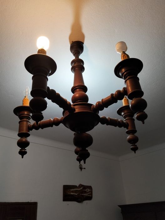 lustre de madeira estilo "barley twist"