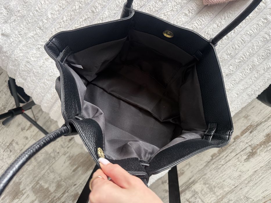 Сумка чорна містка