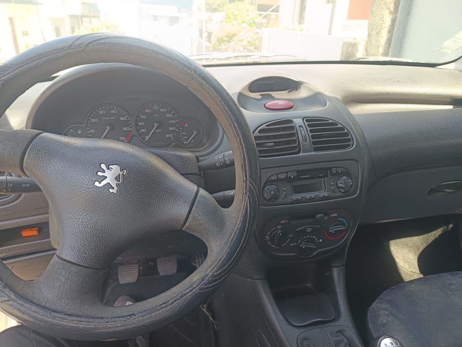 Peugeot 206 em bom estado