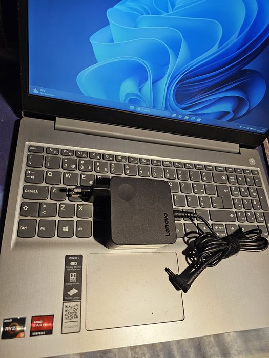 Lenovo IdeaPad 3 - Ryzen 5 - 2 Gb. Gráfica - 512 Gb. Ssd Nvme