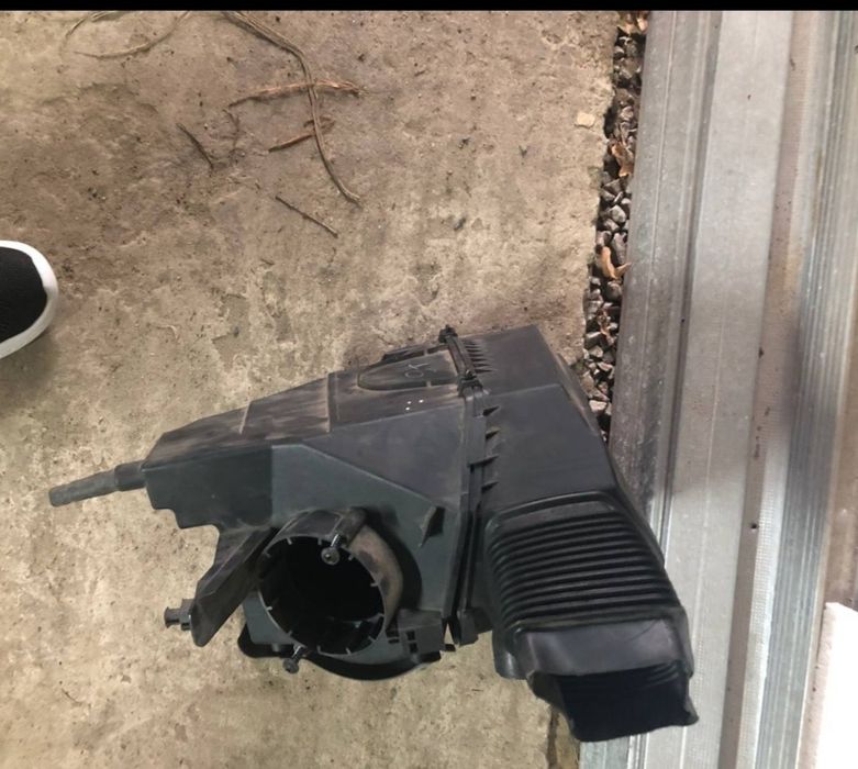 Продам  корпус воздушного фильтра на Audi A6C6 2.0 TFSI