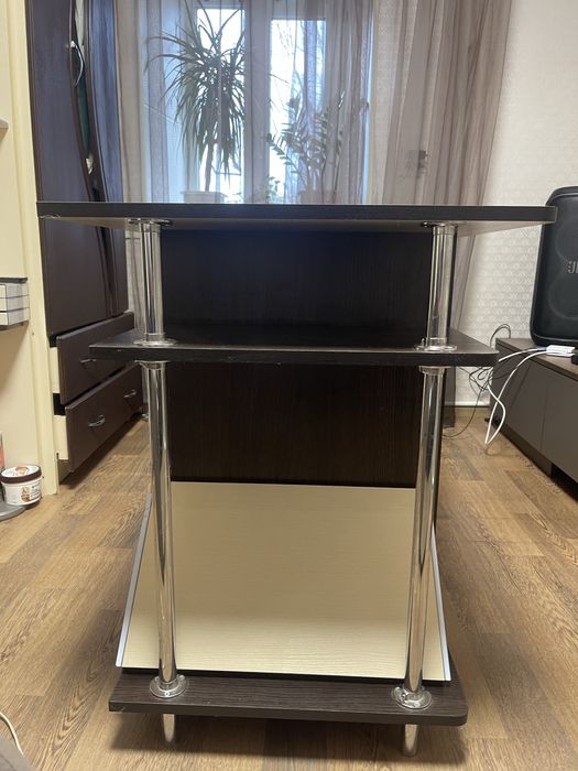 Продам компьютерный стол